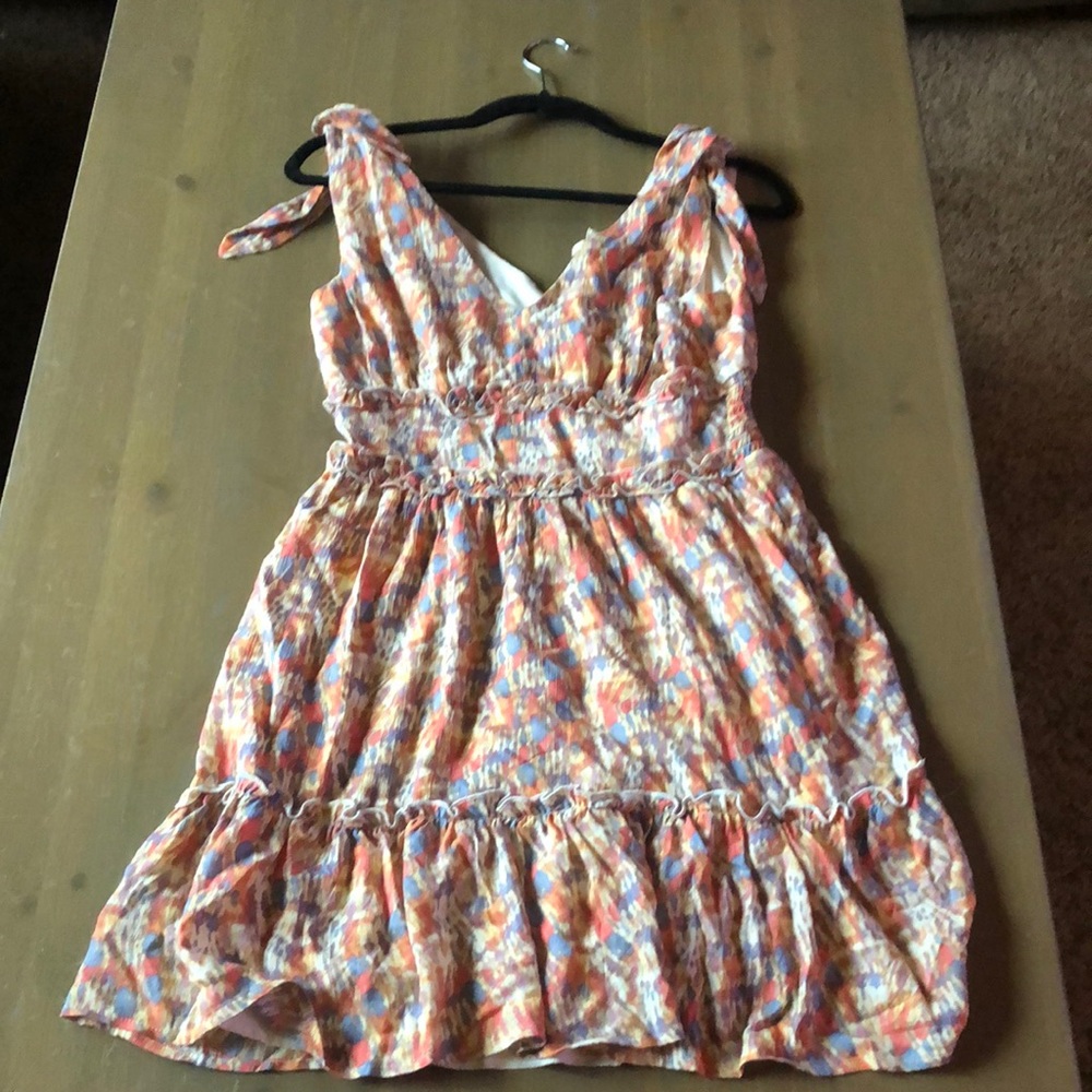Beautiful tie dye print dress w strap tie detail